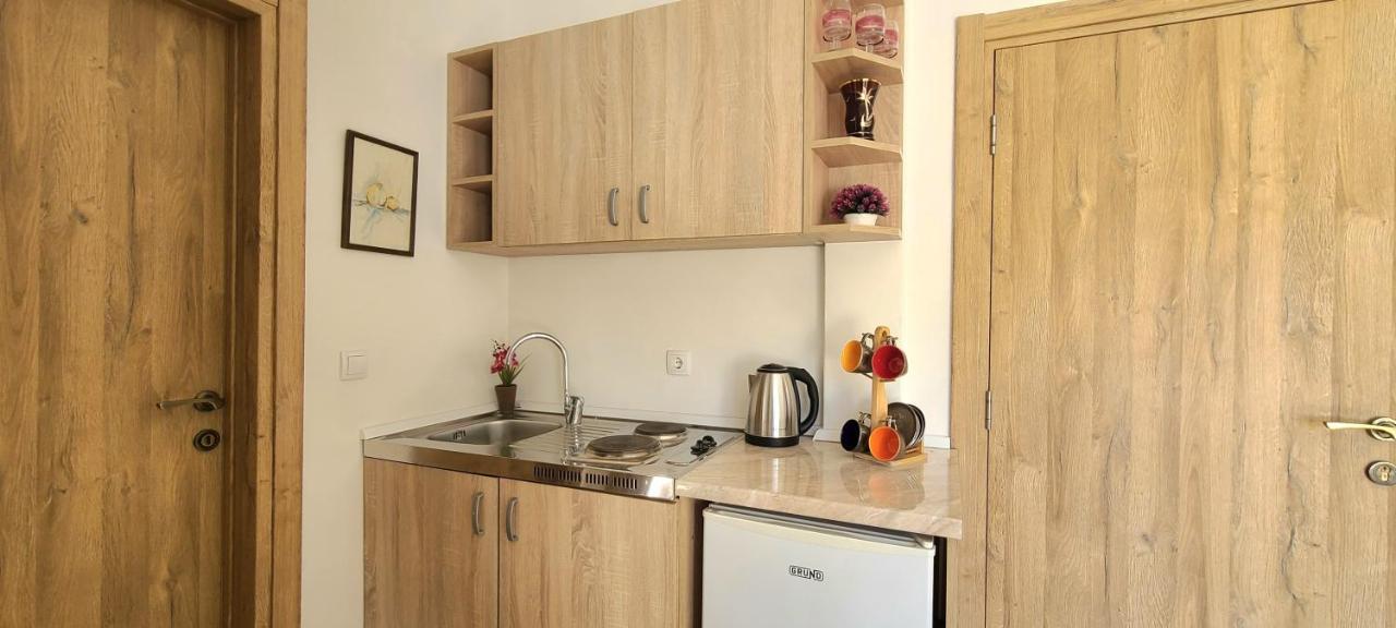 Riviera Inn Apartments Улцинь Экстерьер фото