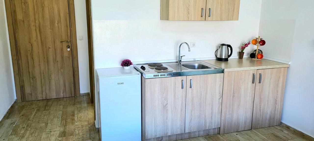 Riviera Inn Apartments Улцинь Экстерьер фото
