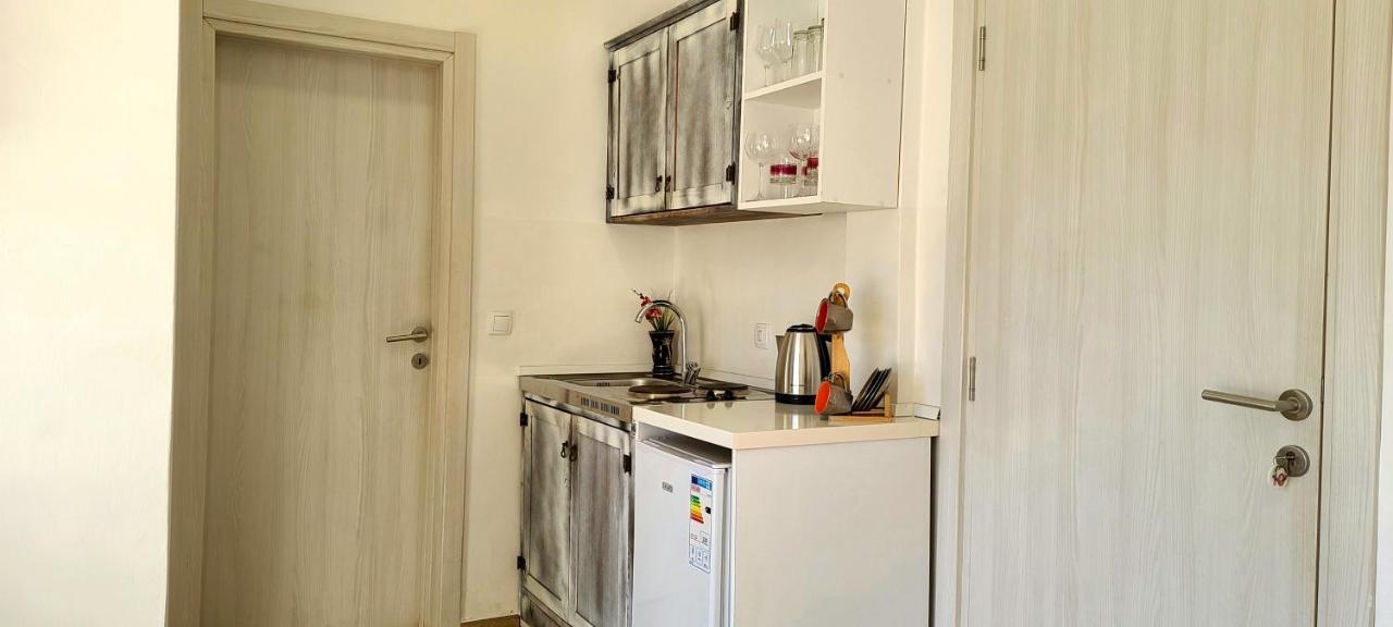 Riviera Inn Apartments Улцинь Экстерьер фото